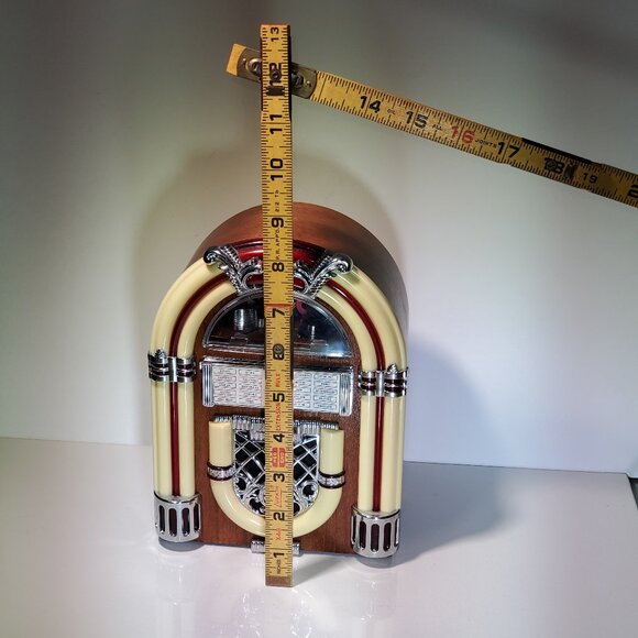 VINTAGE 1990 JUKE BOX DESIGN AM-FM RADIO, FULLY FUNCTIONAL, AA BATTERY POWERED - Picture 5 of 6